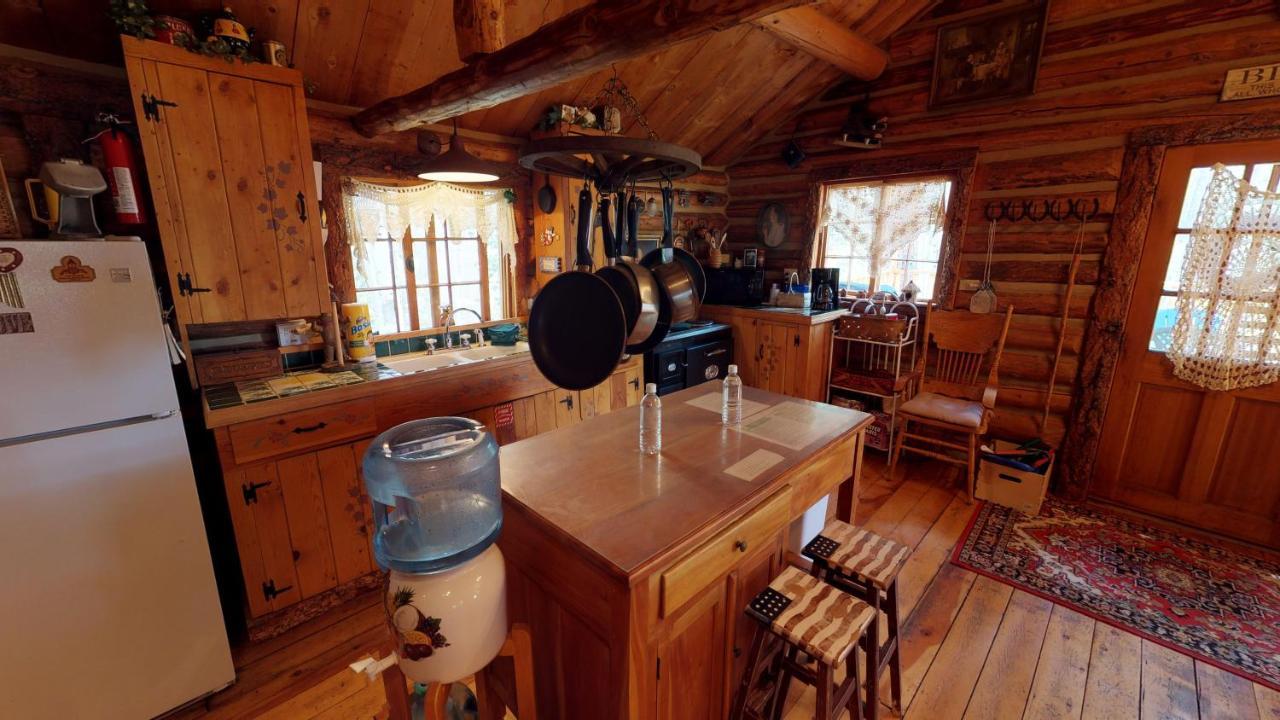 Cabin By The Creek With High Speed Wifi Red River Bagian luar foto