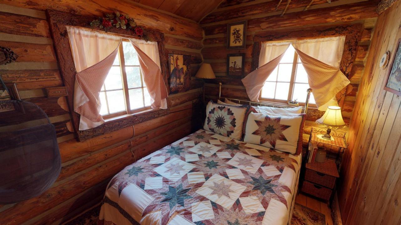 Cabin By The Creek With High Speed Wifi Red River Bagian luar foto