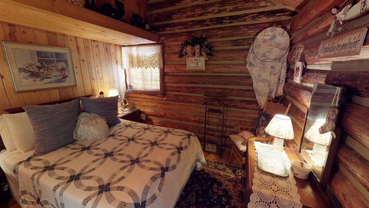 Cabin By The Creek With High Speed Wifi Red River Bagian luar foto