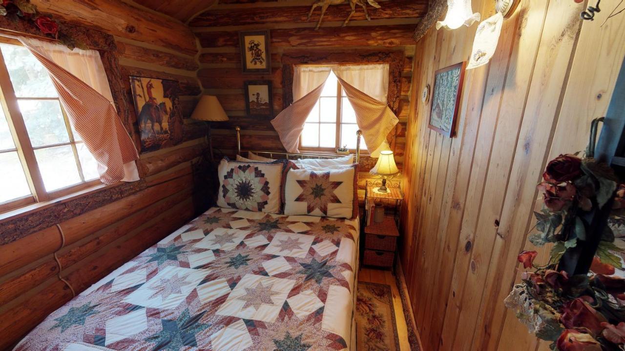 Cabin By The Creek With High Speed Wifi Red River Bagian luar foto